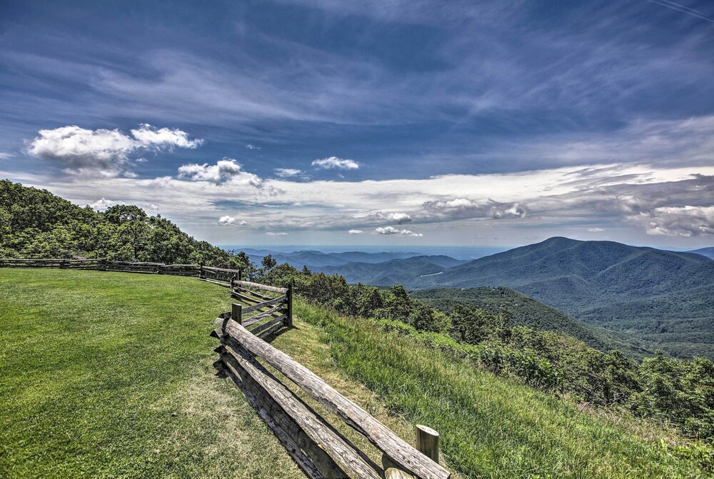 Wintergreen Resort Retreat - Walk to Slopes! view 4