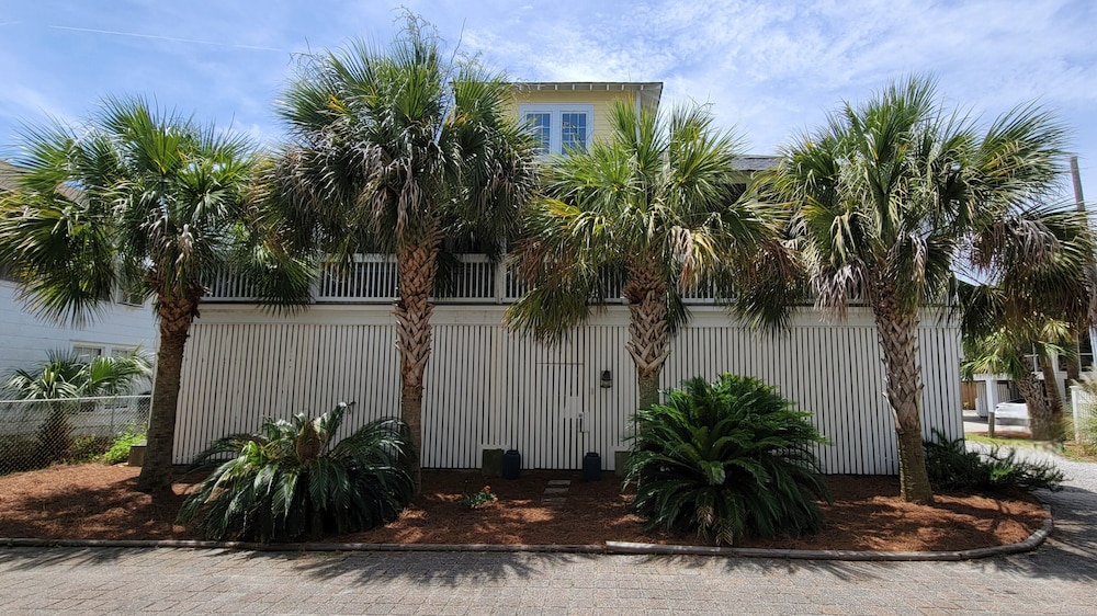 3 10th Place by Tybee Vacation Rentals