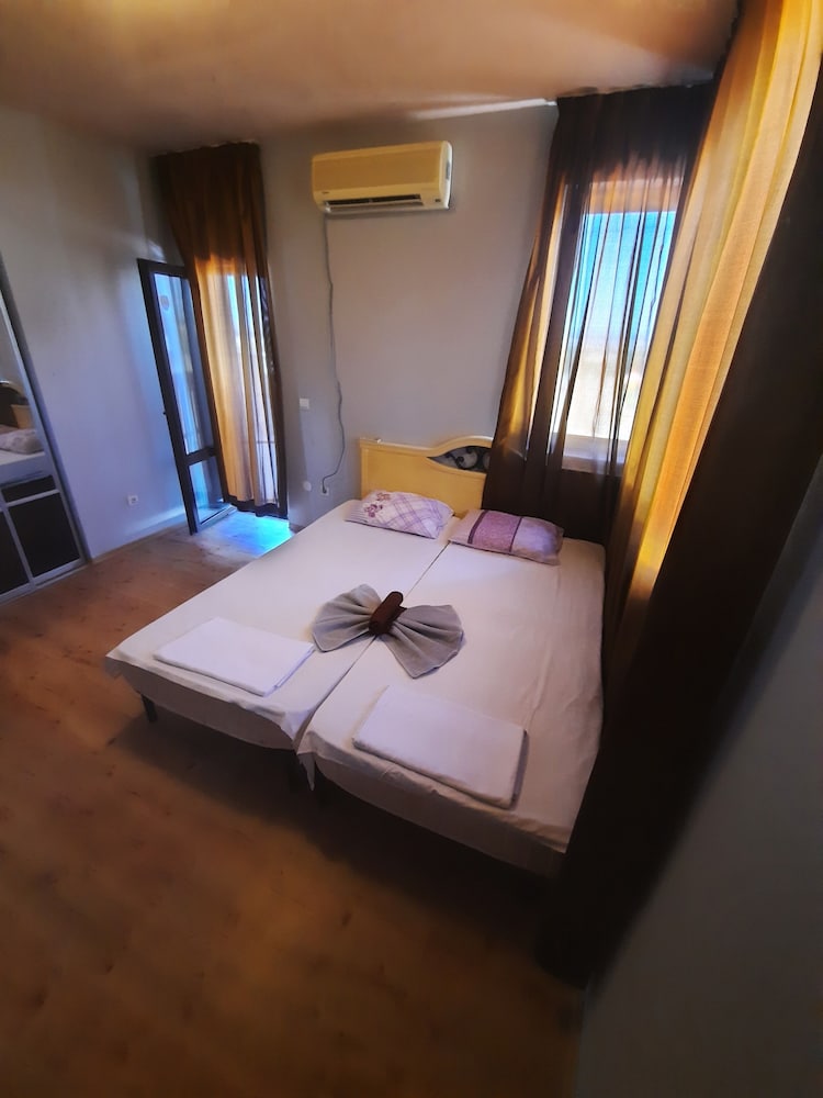 Beautiful 2-bed Villa in Cholakova Cheshma view 5