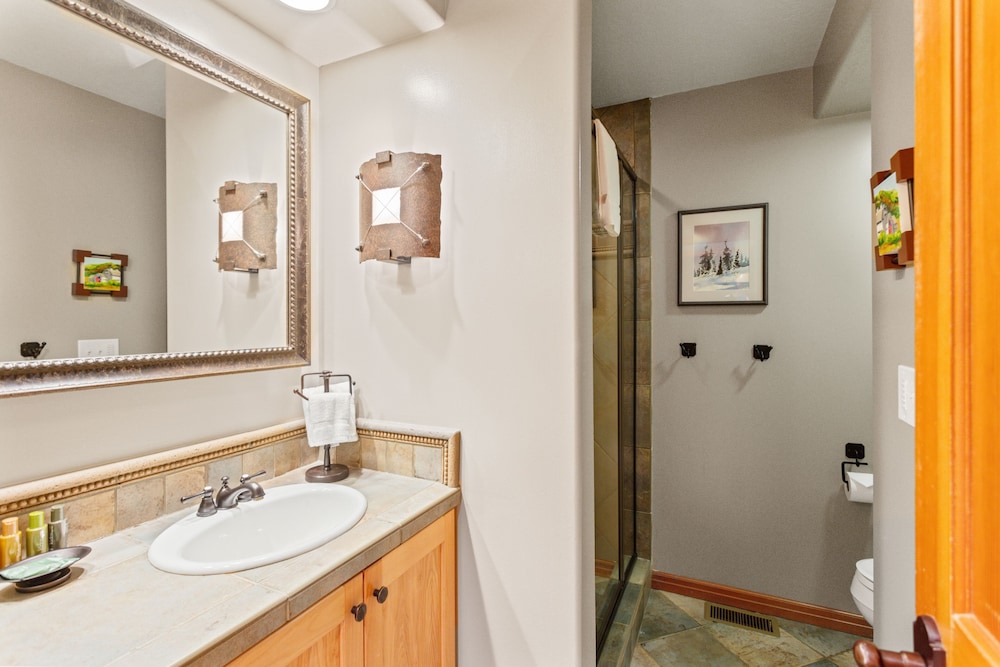 Deer Lake Village at Deer Valley Resort - Three Bedroom Condo with Loft and Hot Tub #2473 3 Condo