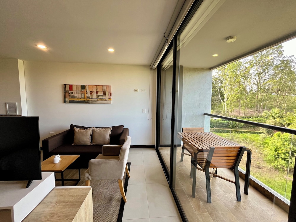 Room-apartasuite Cercana al Aeropuerto i