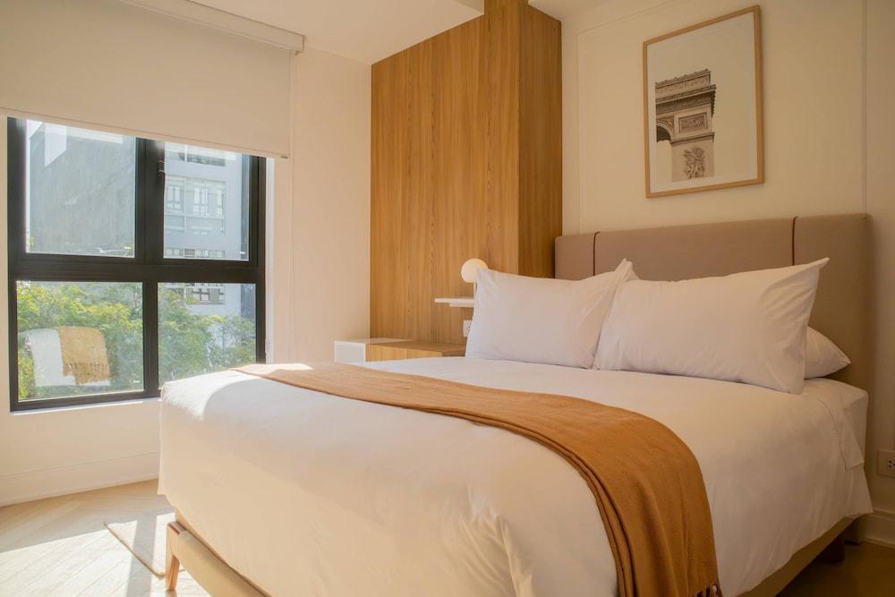 w Lovely 3BR With Incredible Balcony in Miraflores