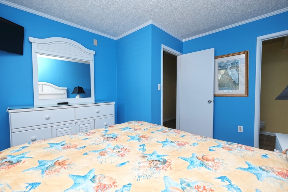 Pelican Landing 125 3 Bedroom Condo