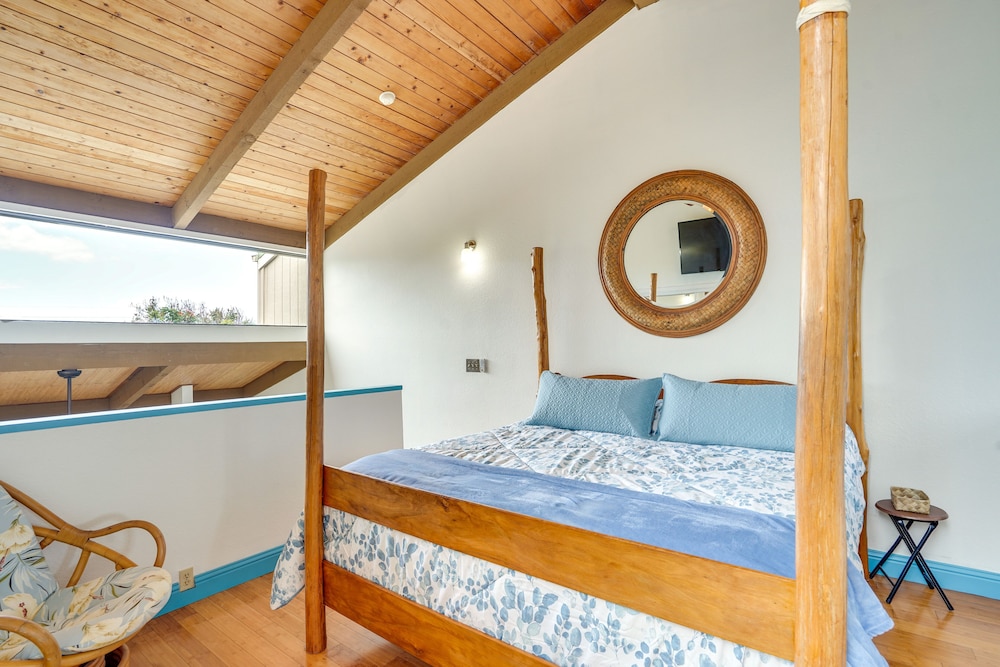 Downtown Kailua-kona Condo w/ Pool & Views