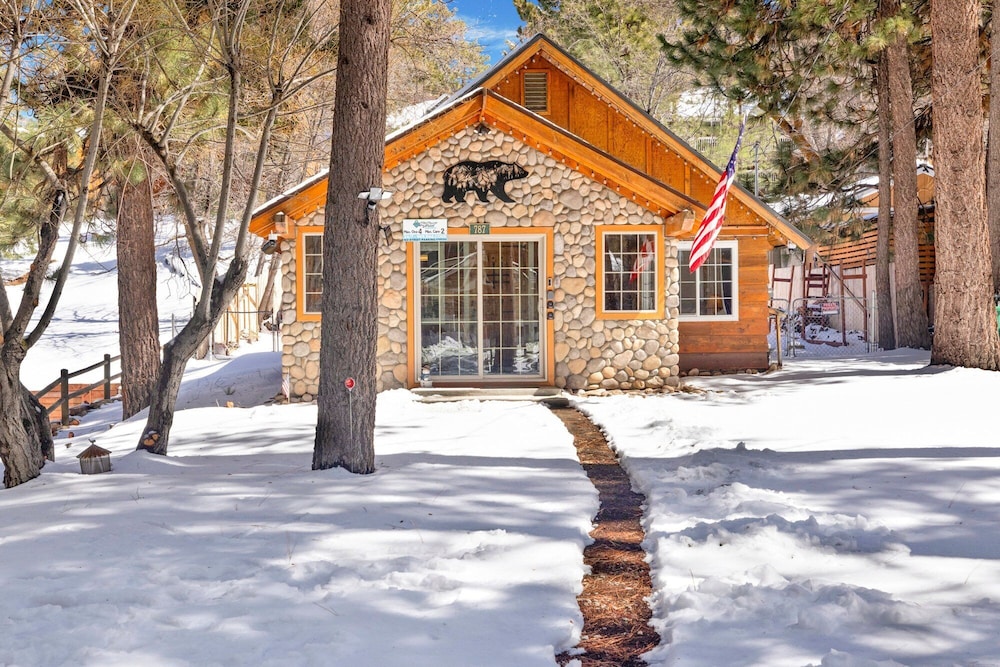 Lily's Bear Cabin #2544