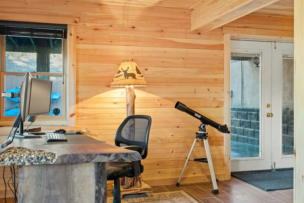 Deer Haven Cabin by Avantstay Waterfront Dock Firepit