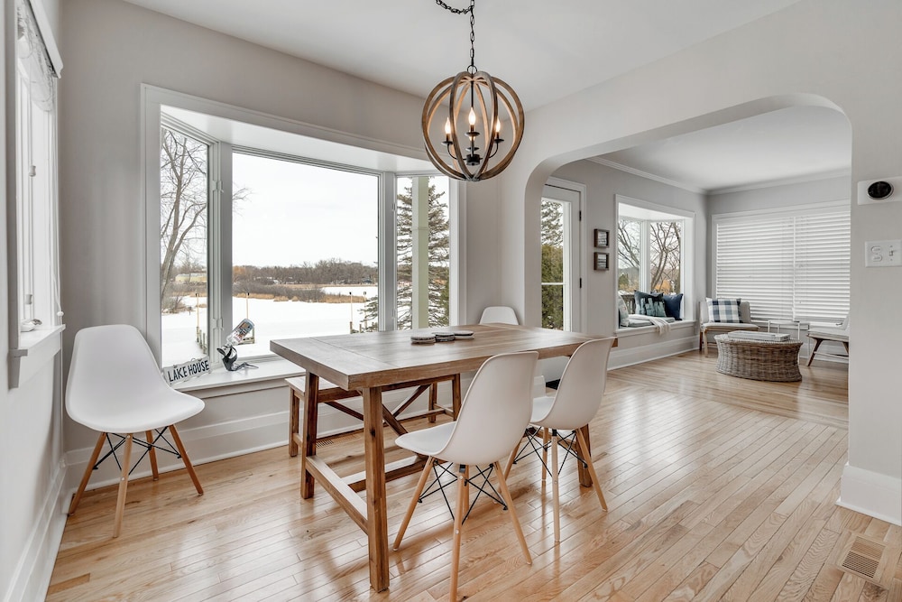 Lakefront Cottage