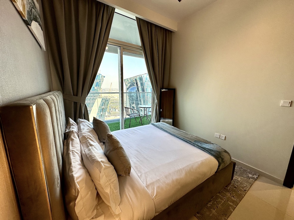 LuxBnB Vera Residences I Skyline Views