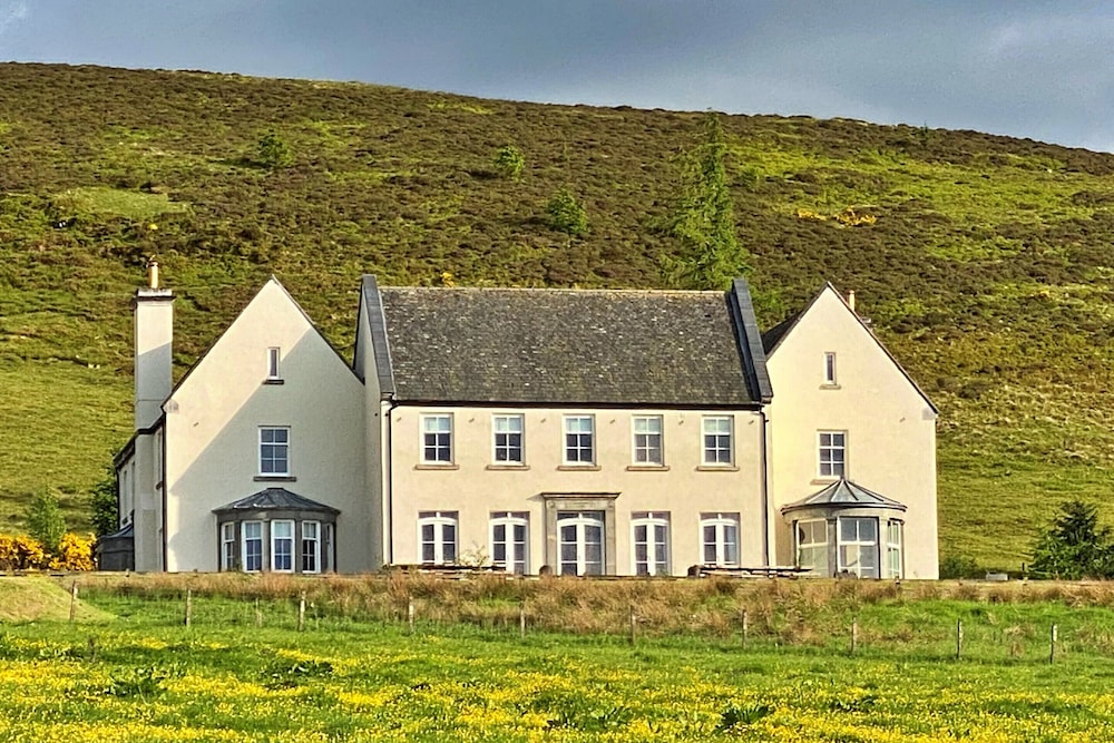 Self-catering Retreat With Pool, hot tub