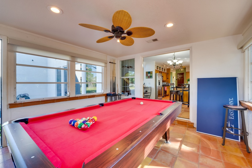 1-acre Backyard & Gym: Spacious Apopka Escape!