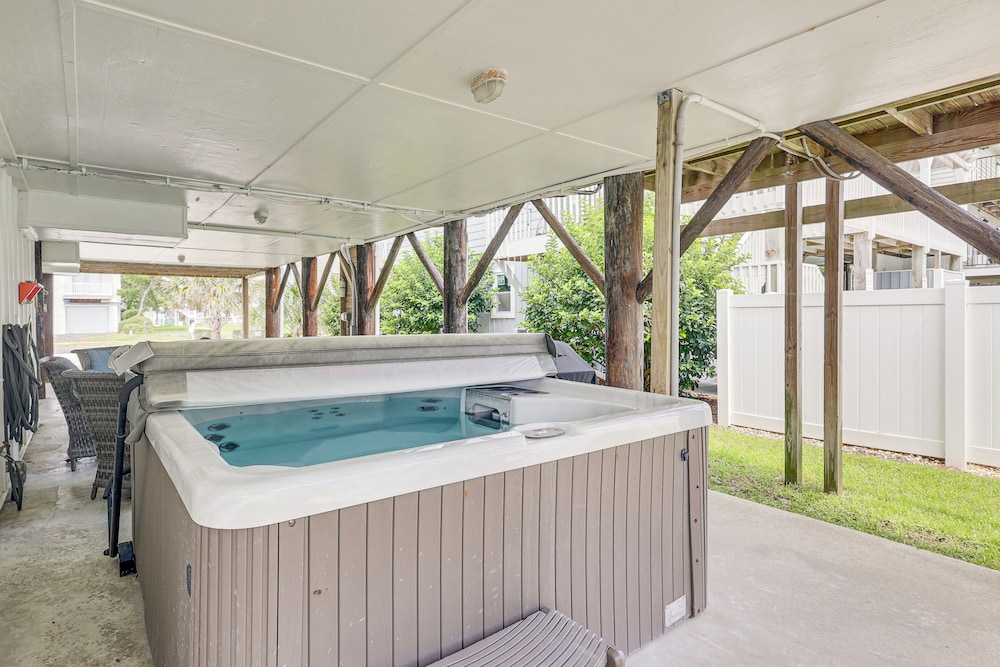 Unique A-frame Beach House: 'the Beacon at Oib'