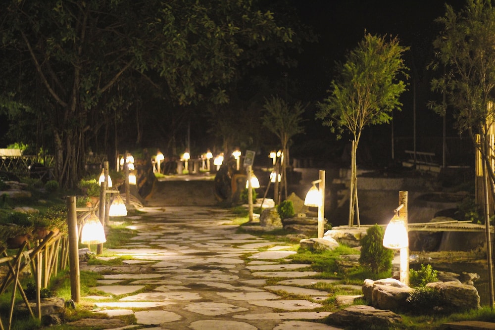 Mua Caves Ecolodge