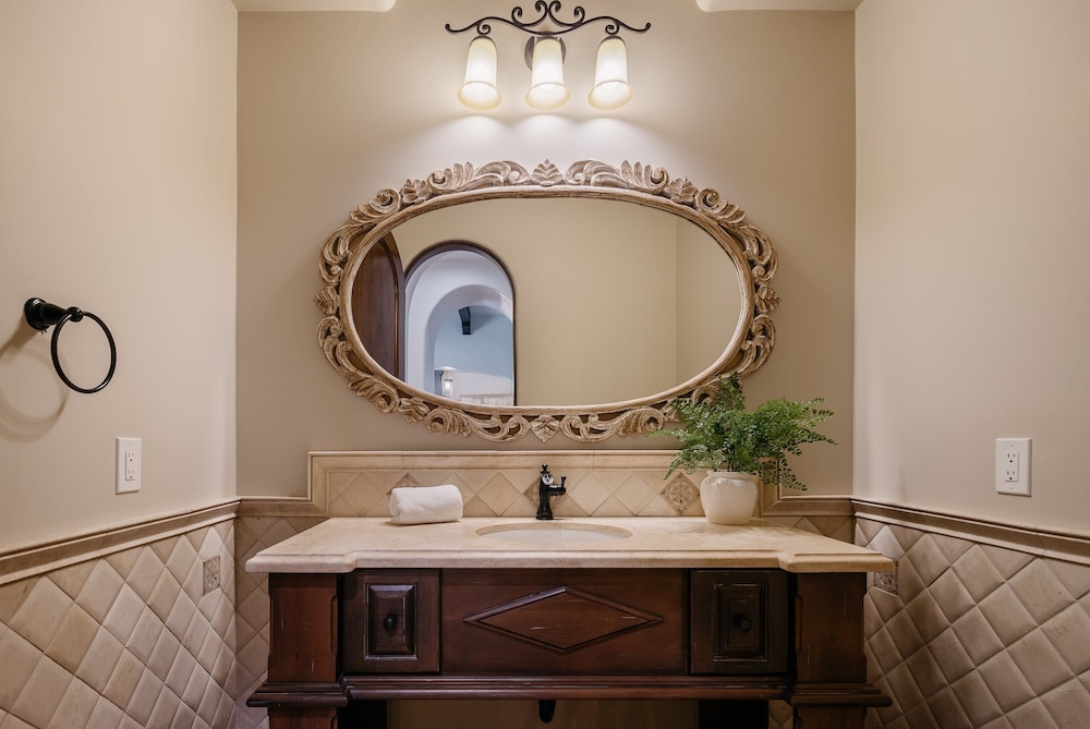 Luxe Poolside Paradise-pool & Spa-vanity Station