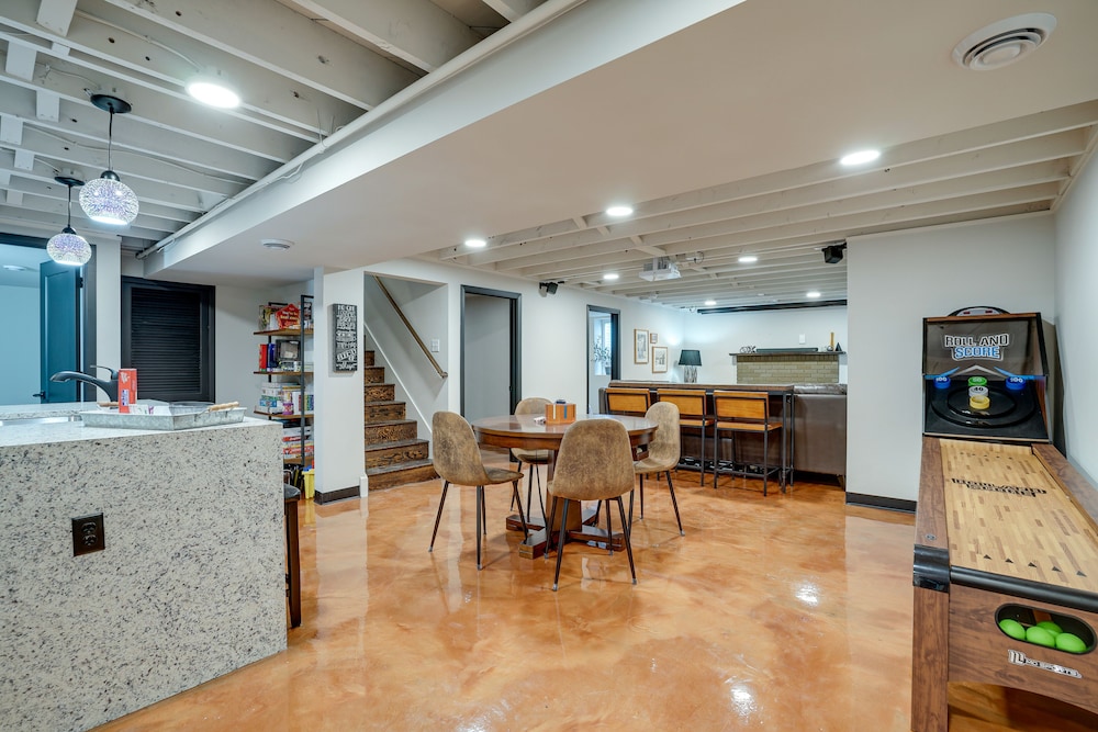 Pet-friendly Minneapolis Home ~ 8 Mi to Downtown!