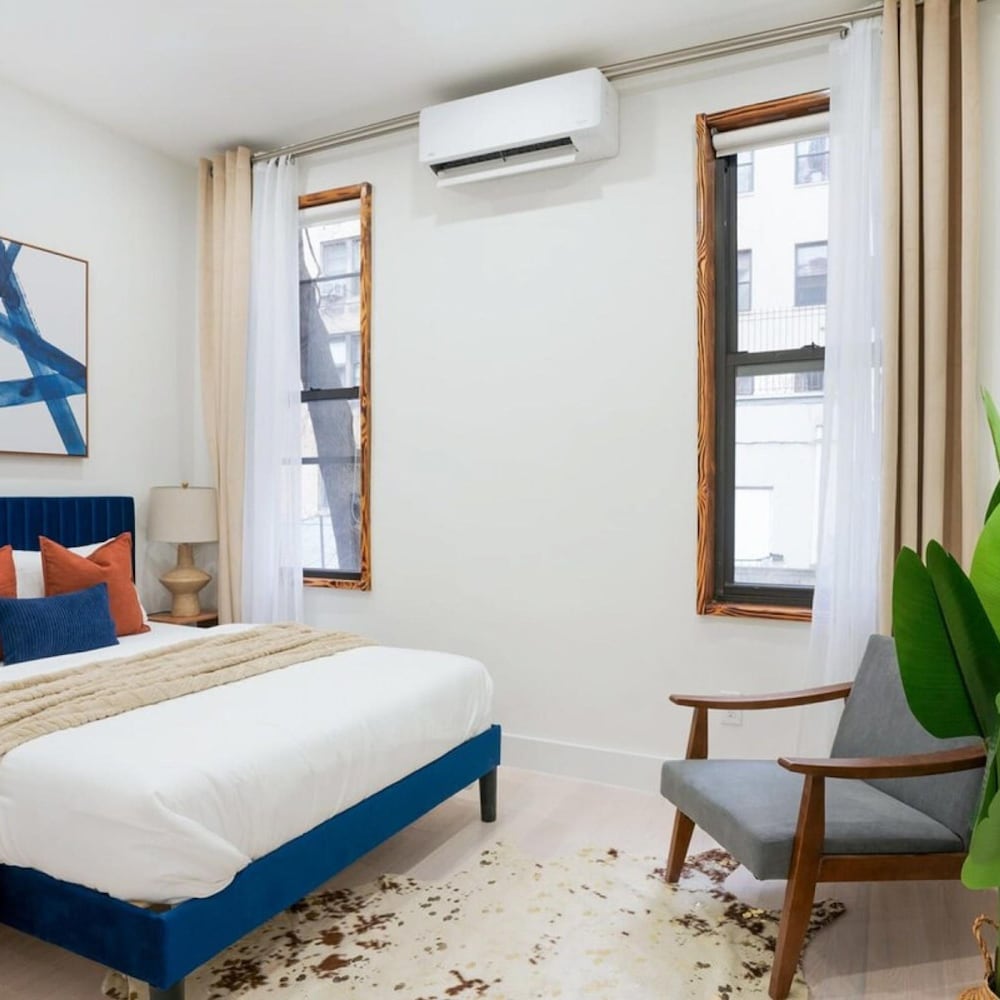 317-1d New 2BR Duplex W D Private Backyard