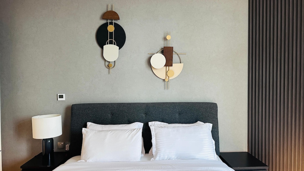 Premium 2 Bed Millennium Apartment