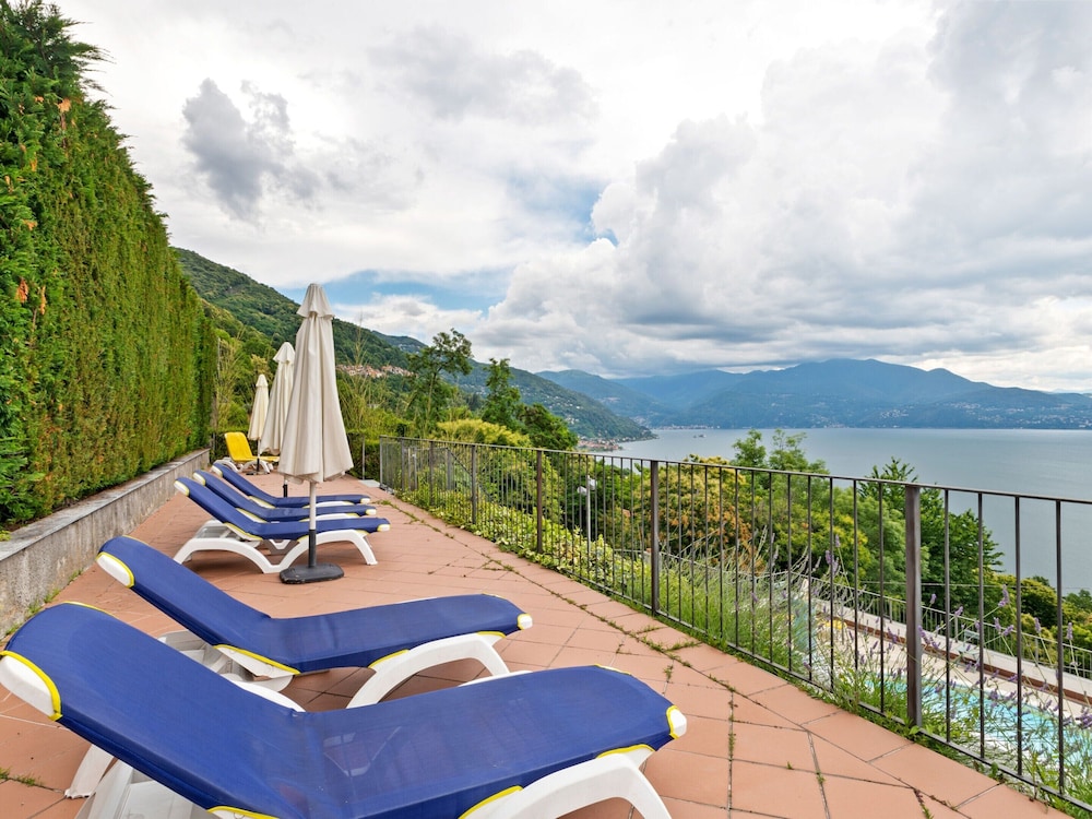 Residential Complex With Panoramic Views and Pool photo 4