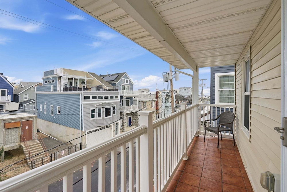 Sea Bright Gem Steps To Beach + Parking 4 Bedroom Home