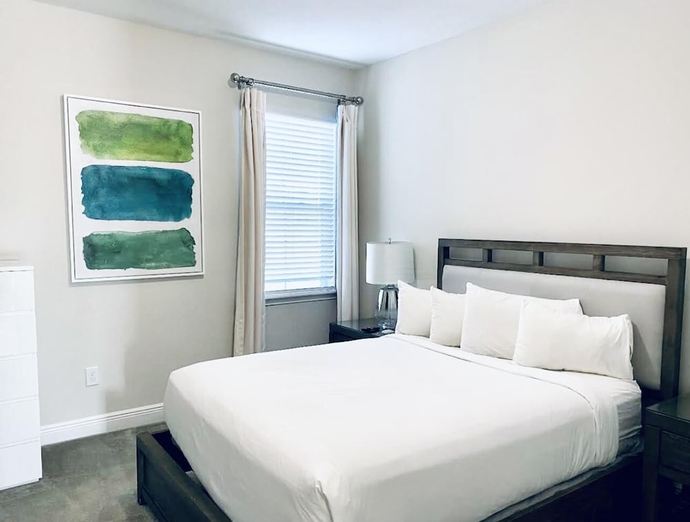 Amazing 4/3 Home at Reunion!! With Private Pool, Near Disney and Universal!!