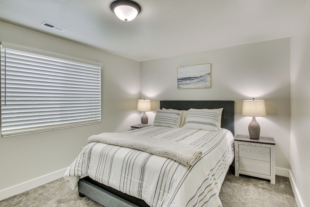 2 Mi to Bear Lake: Mtn-view Gem in Garden City