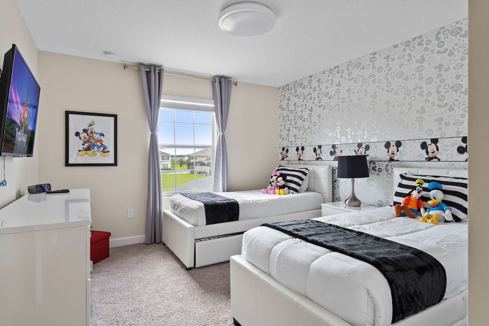 Themed Mickey Bedroom 4BR up to 8 People