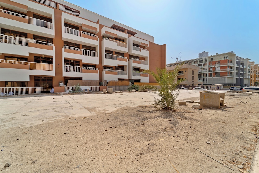 Brand New Stylish Unit near Circle Mall