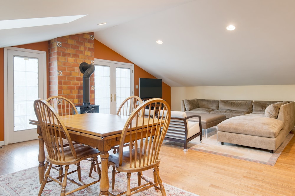 Sunny Pond by Avantstay Secluded Estate w a Private Pond Gym Movie Theater