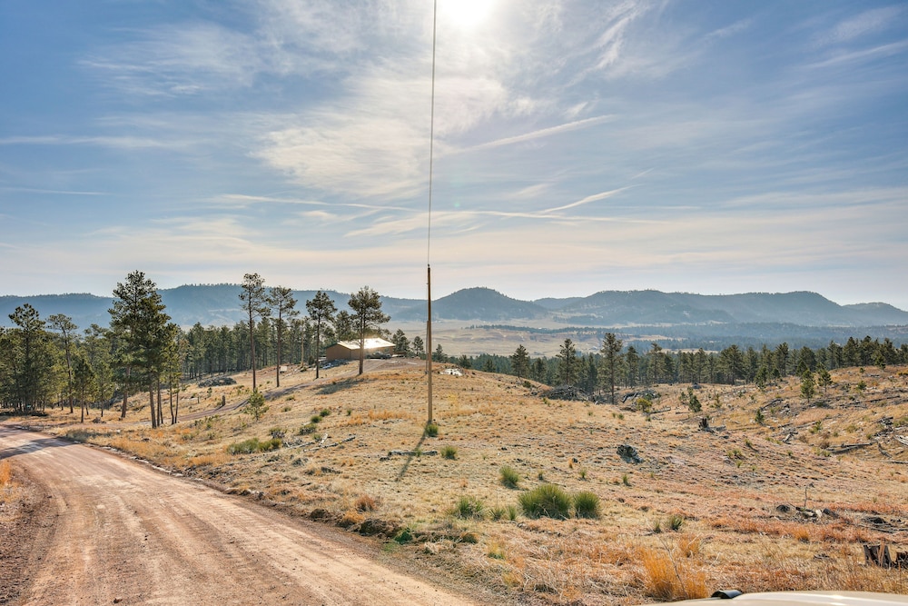 5 Mi to Town: Mtn-view Gem w/ Deck in Hot Springs