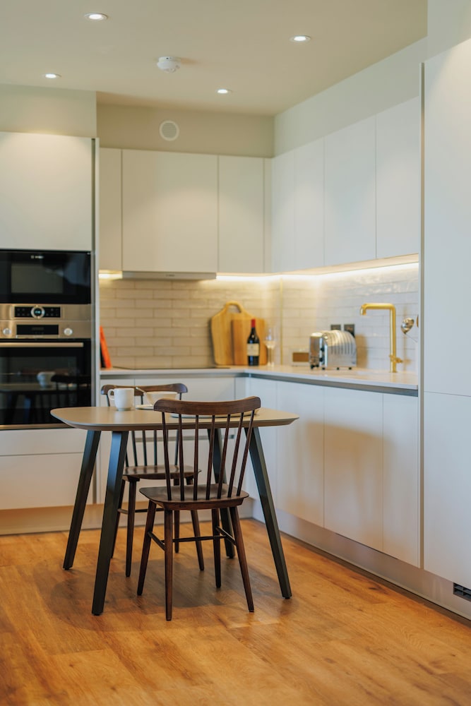 Modern Studio Flat With Rooftop Access view 4