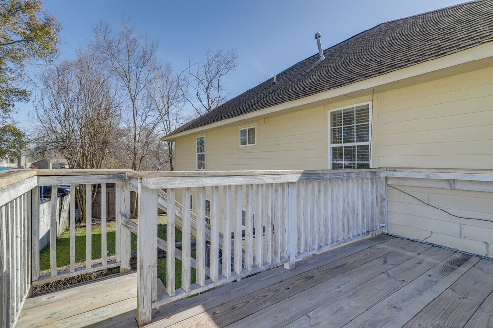Pool Table & Patio w/ Bar: Spacious Houston Gem!
