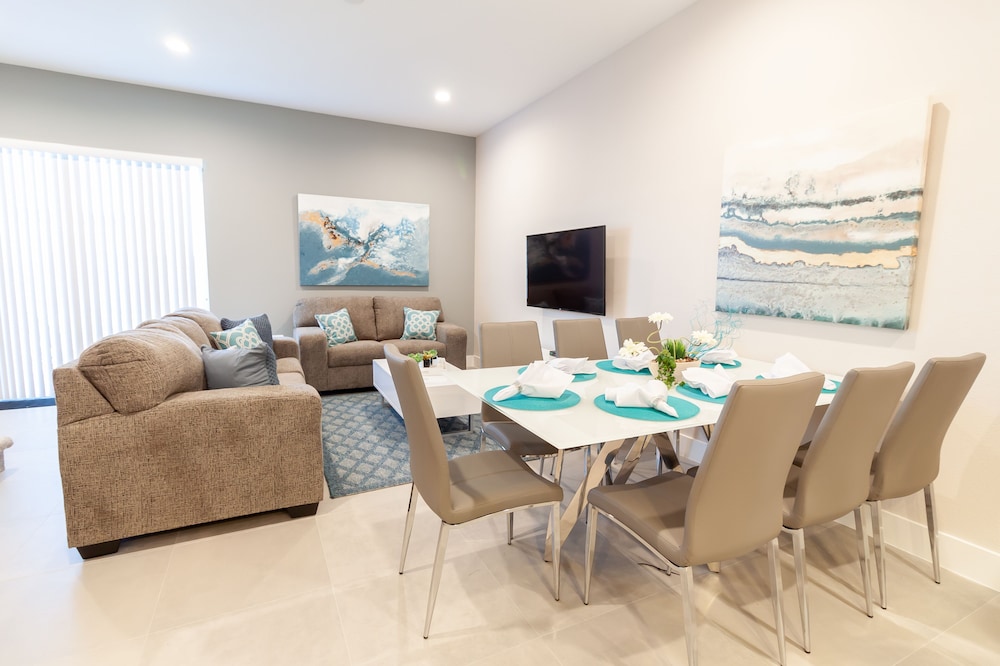 Summerville Vacation Homes by Columbia Management