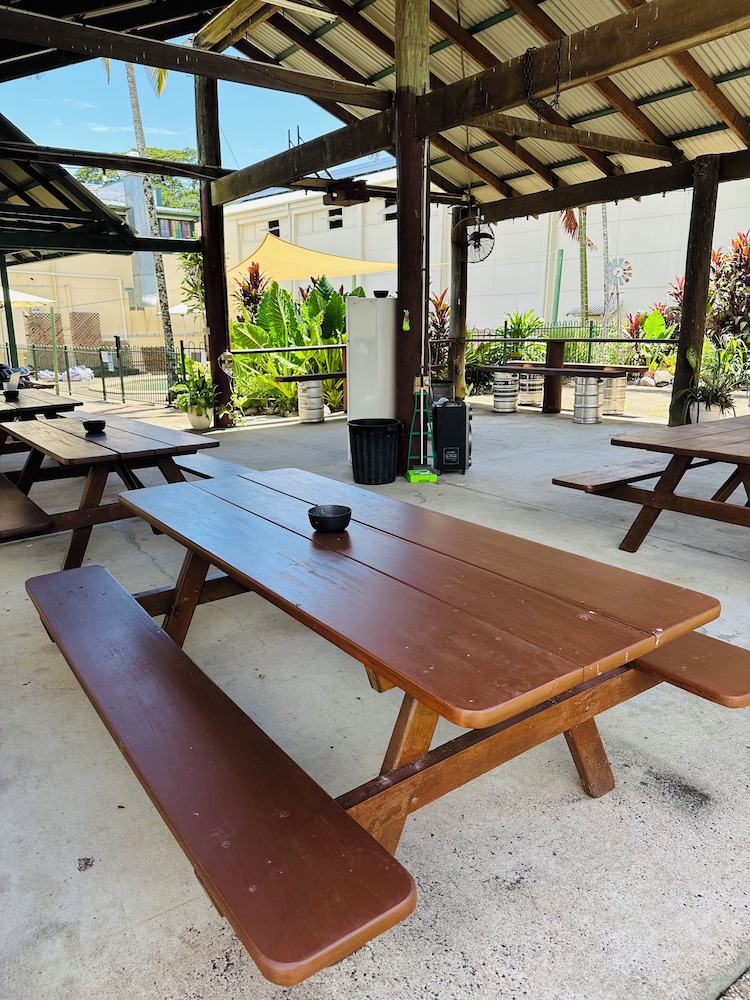 Mossman Exchange & Backpacker Resort