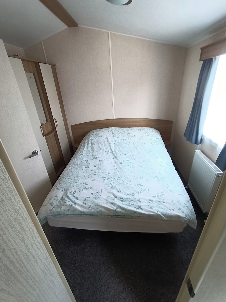 Butlin's Resort, Sleeps 6 w Parking & Pet-friendly