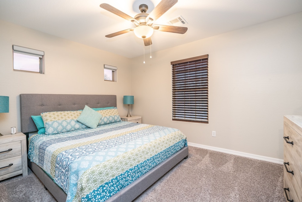 Pool & Patio: Family-friendly Goodyear Home!