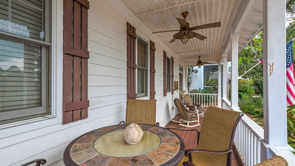 Charming Beach Cottage, 2 Pools and Tennis Access + Free Attraction Tickets!