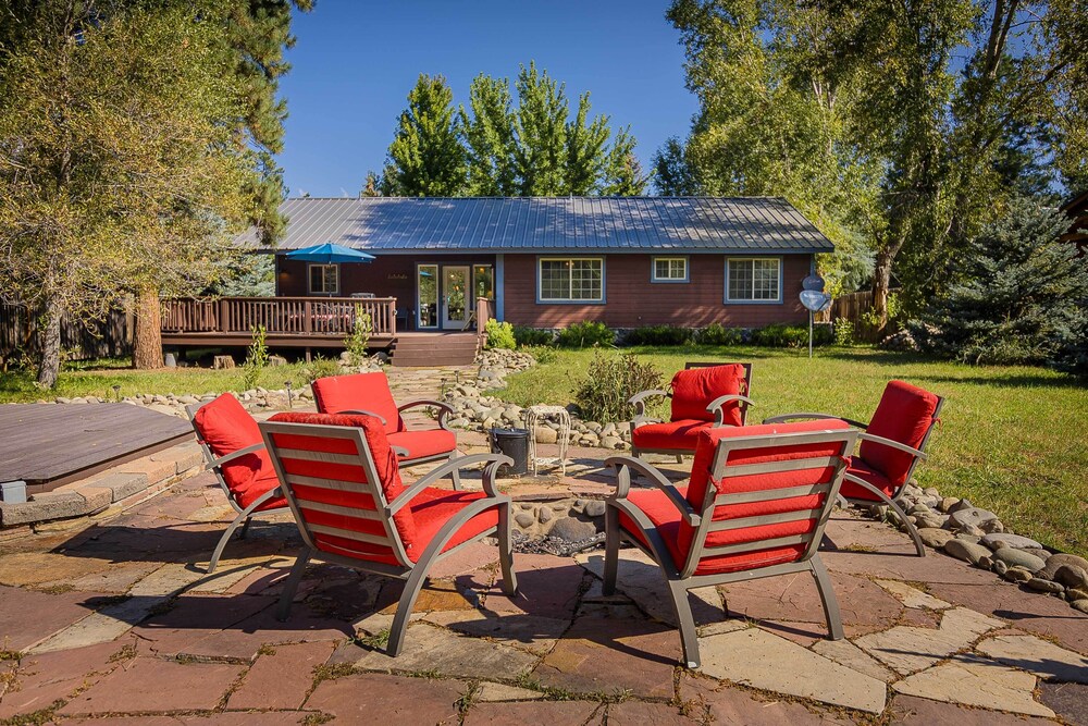 Cozy Home w/ Hot Tub: 7 Mi to Pagosa Hot Springs