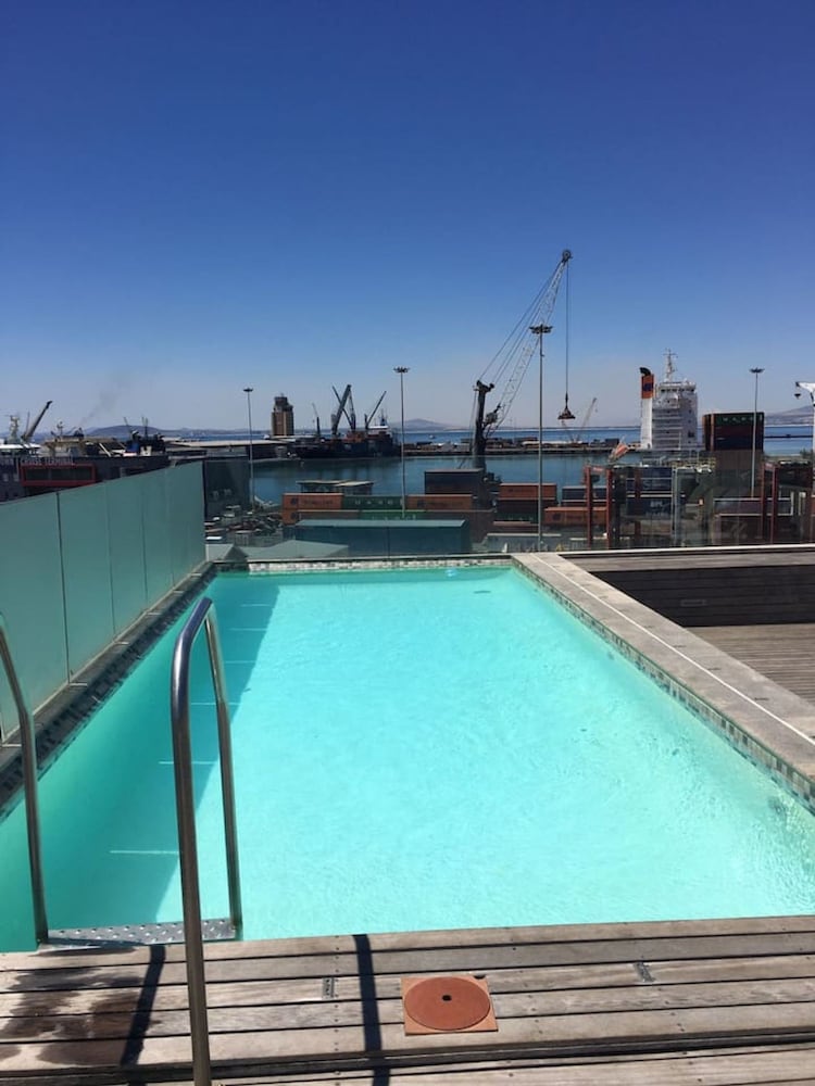 Modern 1-bed V A Waterfront Canal Harbor Views