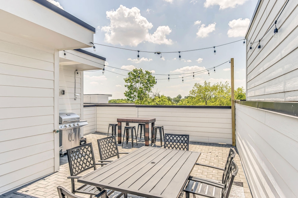 Grill Fire Pit Views Near Downtown Nashville