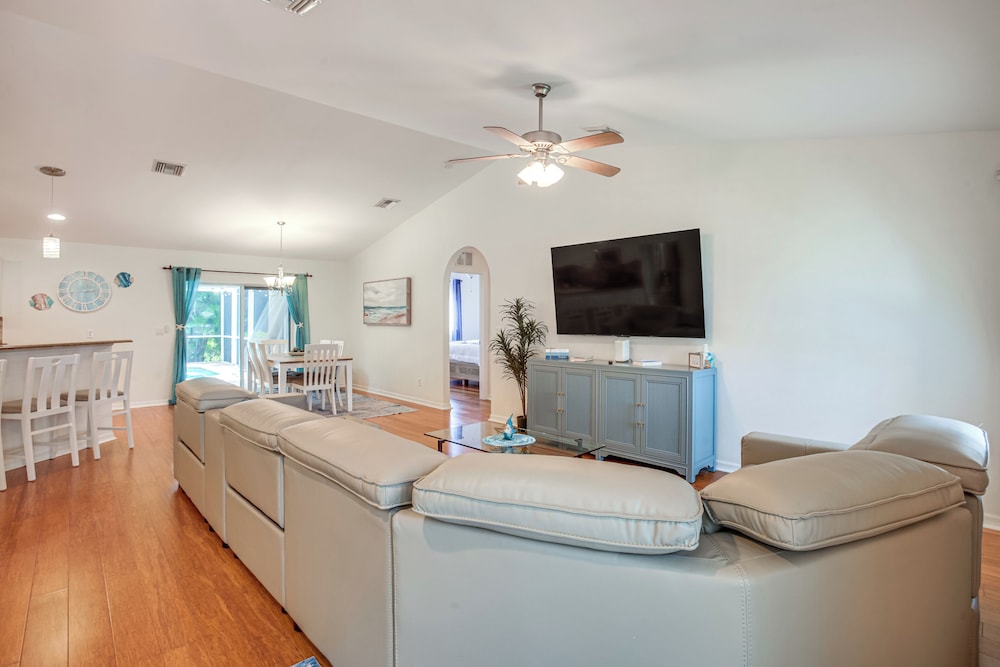 Game Room & Hot Tub: Easy Cape Coral Adventures