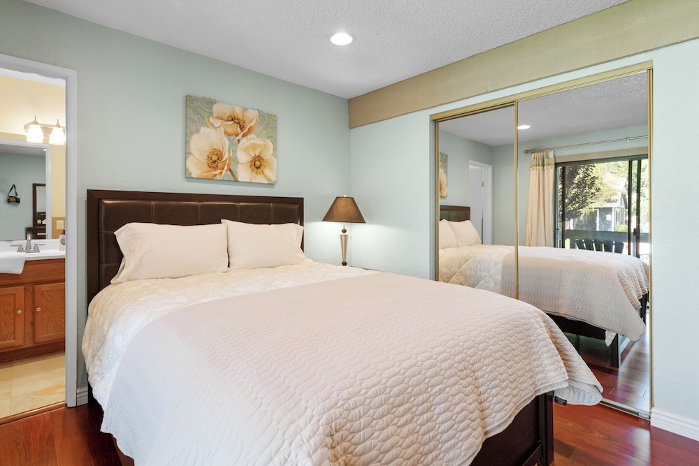 Lakeview Condo