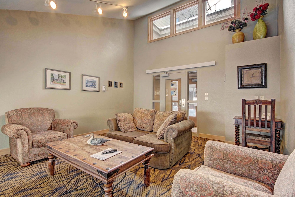 1710 The Willows 1 Bedroom Condo by RedAwning