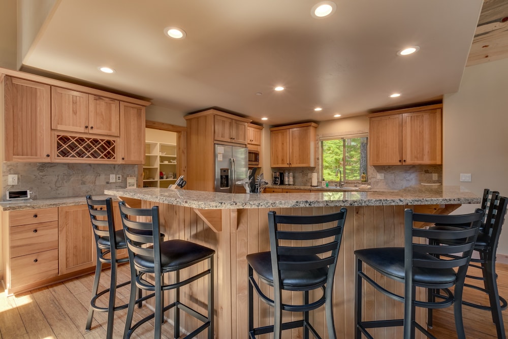 The Westlands Lodge 1135ac 4 Bedroom Home