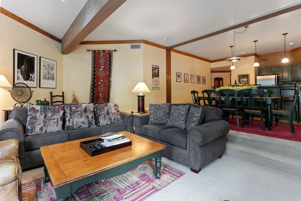 Powder Run at Deer Valley Resort - Two Bedroom Condo with Hot Tub #A13 2 Condo