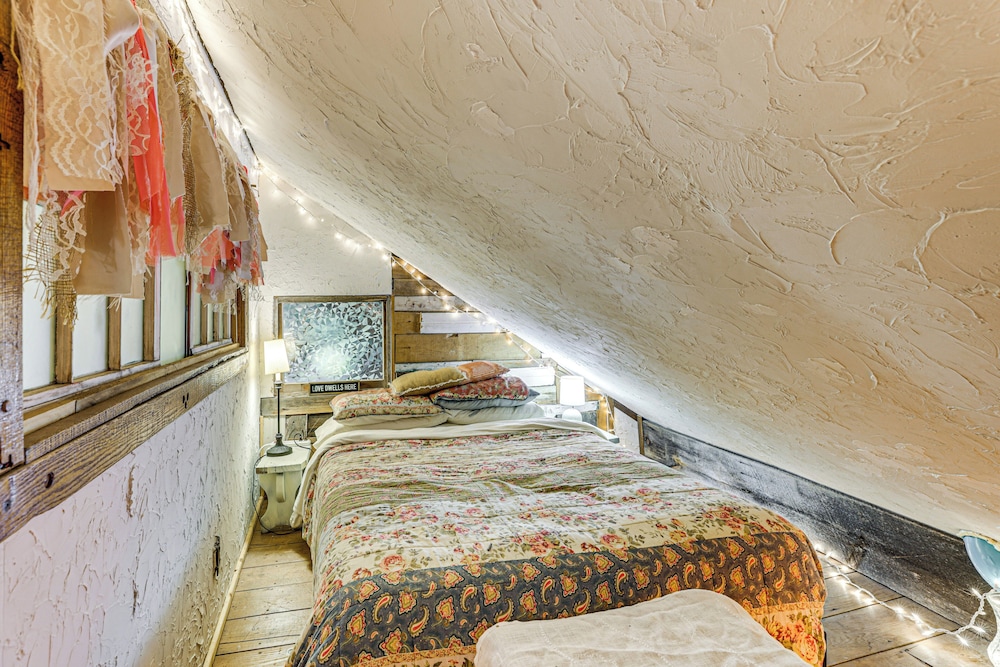 Walk to Downtown: Eclectic Wisconsin Dells Home