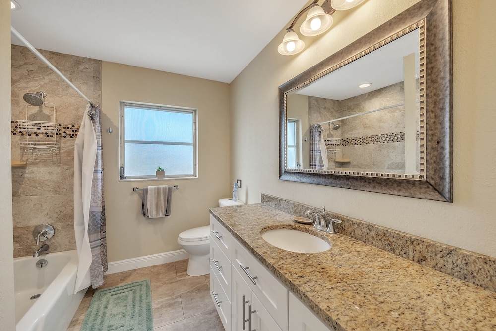 Beautiful Pool Home Near Siesta Key Beach 2 Bedroom Home