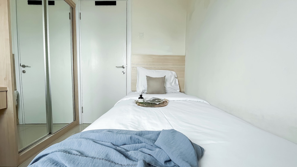 Restful And Homey 2Br At Green Pramuka City Apartment