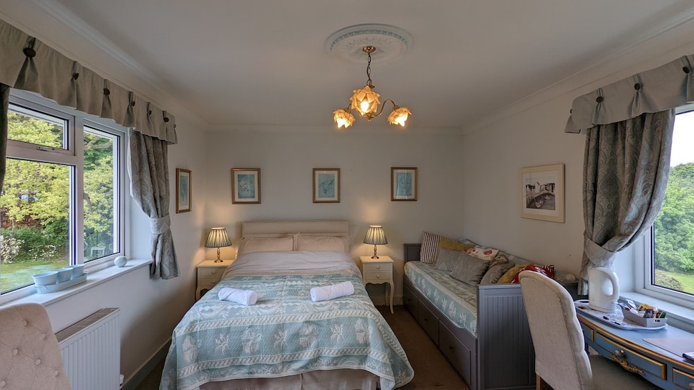SUMMERFIELDS HOUSE