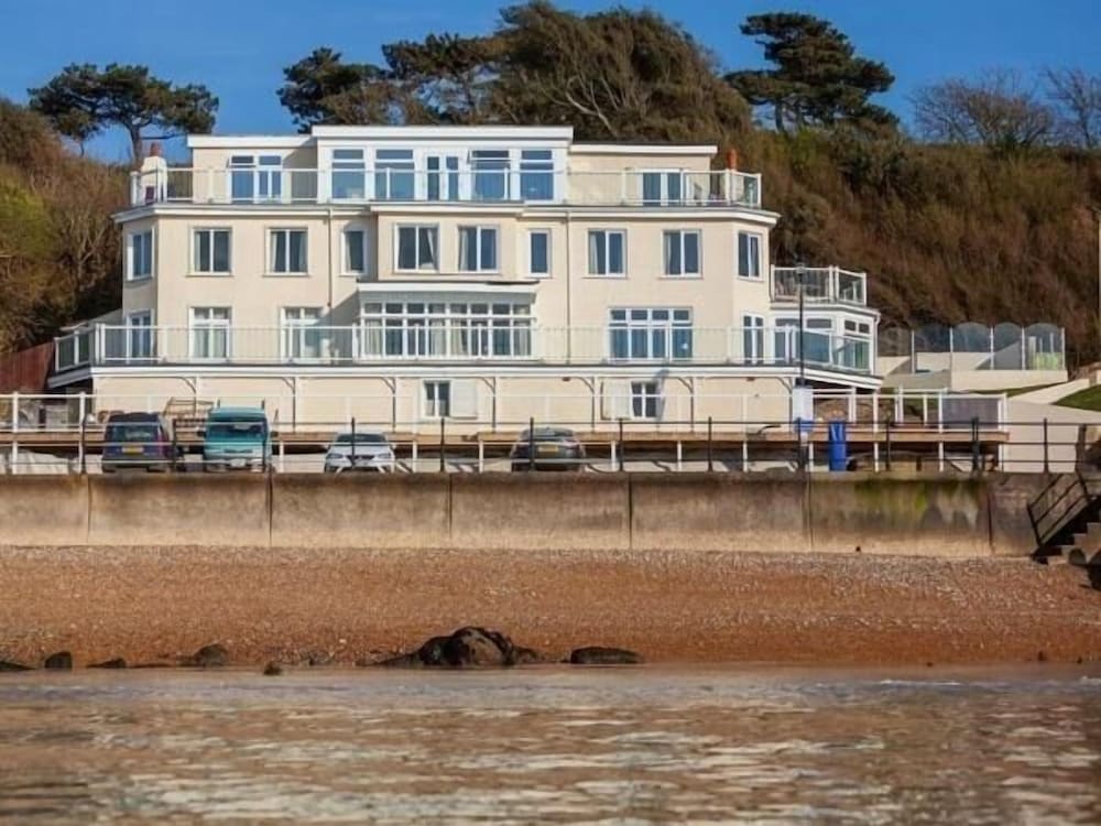 Observation Apartment On The Beach