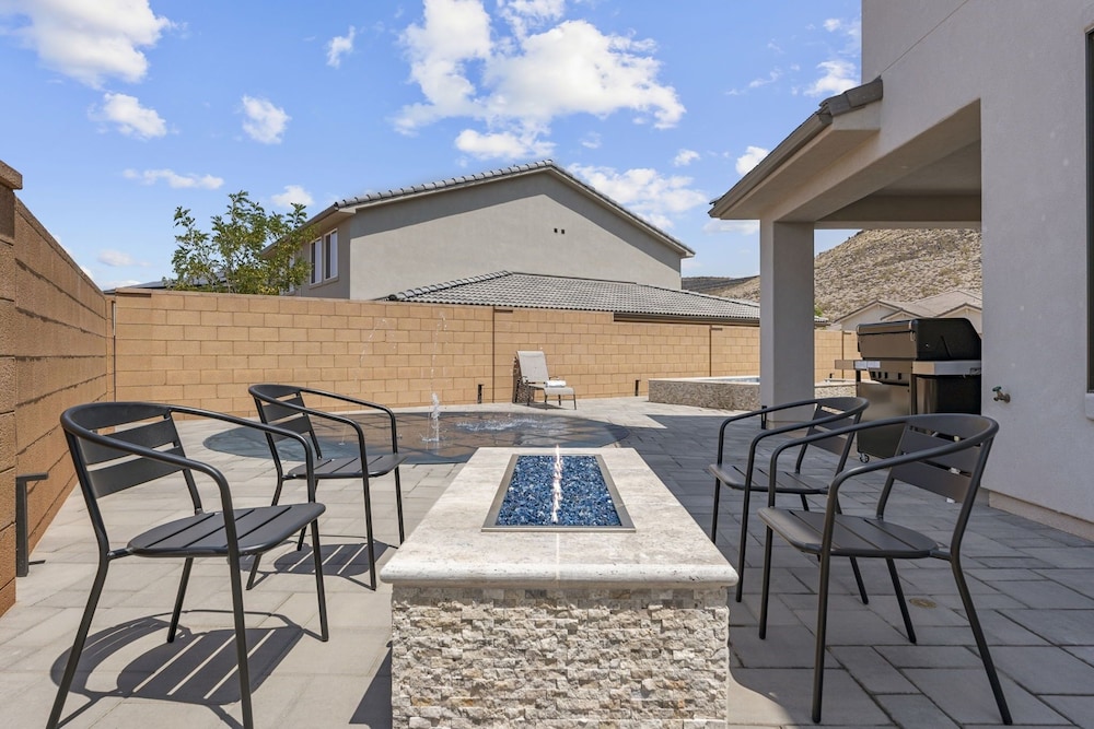 The Splash Yard 5 Bedroom Home