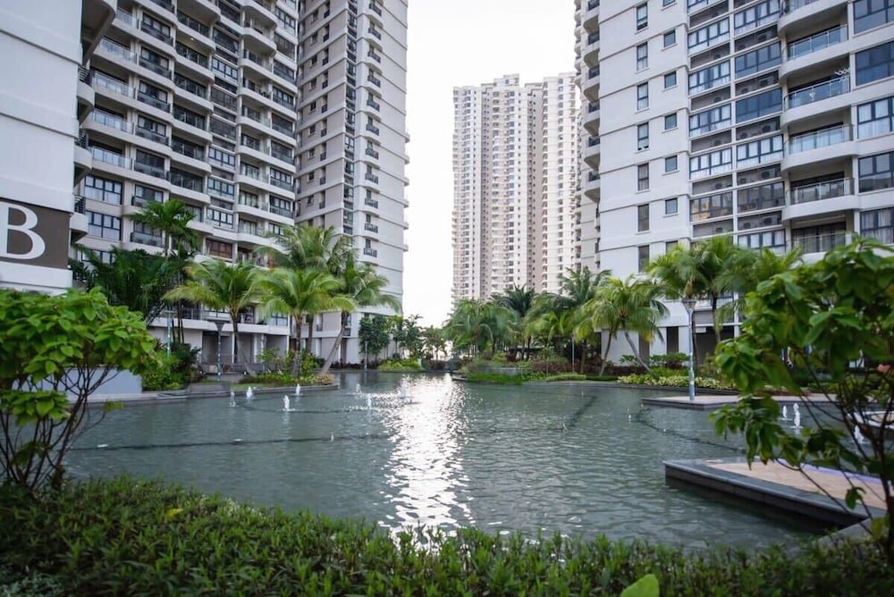 Comfy 3BR Apt in Danga Bay, Free Parking, Sea View